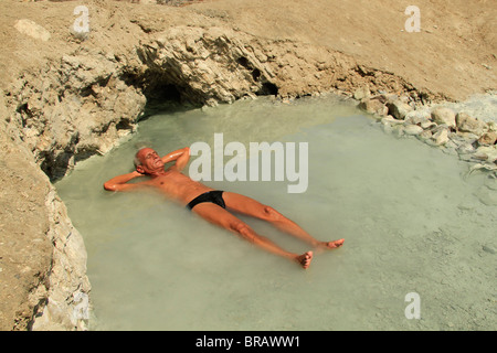 La mer Morte, la source d'eau chaude à Nahal Kedem Banque D'Images