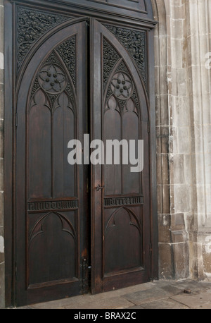 La cathédrale de Winchester, porte entrouverte. Banque D'Images