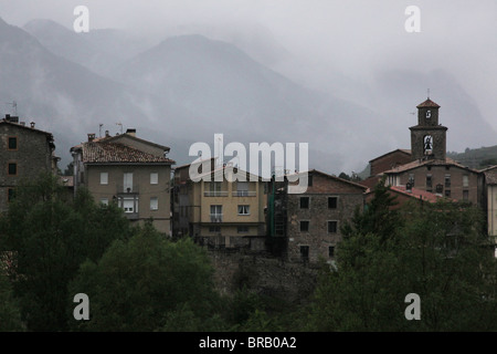 La Pobla de Lillet mountain valley village de Serra del Cadi montagnes Pyrénées Catalogne Espagne Banque D'Images