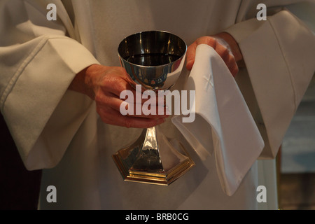 Genouillères agenouille prier la prière la communion chrétienne catholique Banque D'Images