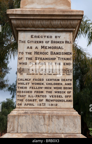 Un mémorial aux musiciens du Titanic dans la ville minière australienne de Broken Hill, qui ont continué à jouer pendant que le RMS Titanic coulait. Banque D'Images