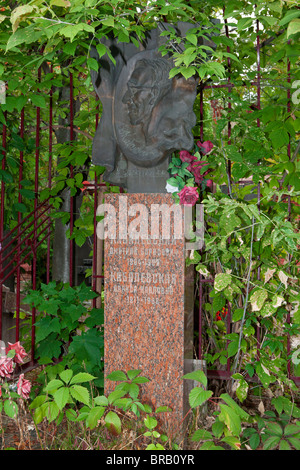 La tombe du compositeur russe soviétique Dmitri Kavalevsky au cimetière Novodievitchi à Moscou, Russie Banque D'Images