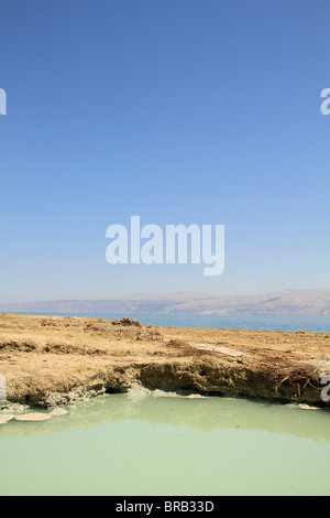 La mer Morte, la source d'eau chaude à Nahal Kedem Banque D'Images