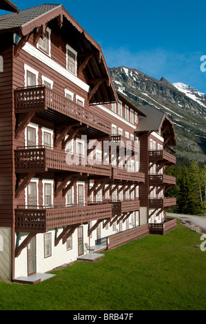 Vue sur le lac, l'hôtel de nombreux glaciers, Glacier National Park, Montana. Banque D'Images