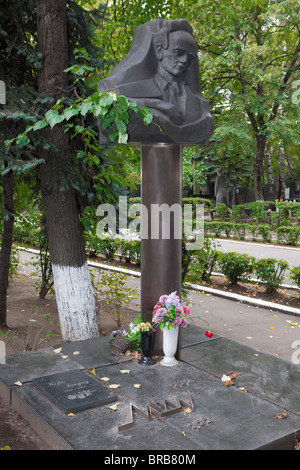 La tombe du physicien soviétique Lev, lauréate du Prix Noble et Davidovich Landau (1908-1968) au cimetière de Novodievitchi Moscou, Russie Banque D'Images