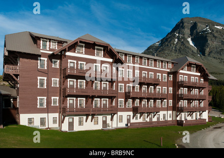 Vue sur le lac, l'hôtel de nombreux glaciers, Glacier National Park, Montana. Banque D'Images