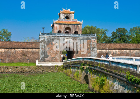 Porte d'entrée à la Citadelle, Hue, Vietnam, Indochine, Asie du Sud-Est, l'Asie Banque D'Images