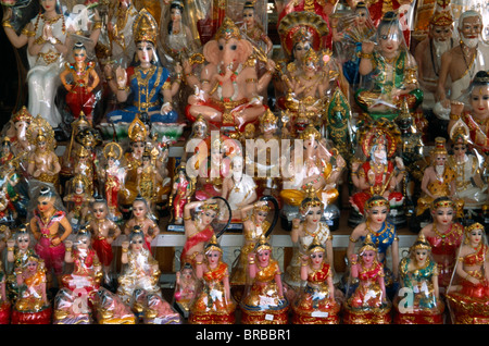 Asie du sud-est de la Thaïlande Chiang Mai boutique vendant des biens religieux avec l'affichage de Figurines de dieux hindous. Banque D'Images