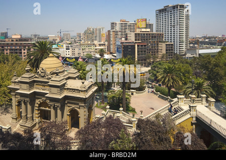 La porte d'entrée ouvragée à Santa Lucia Hill, Santiago, Chili Banque D'Images