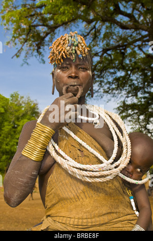 Femme de la tribu Mursi, vallée de l'Omo, Ethiopie Banque D'Images