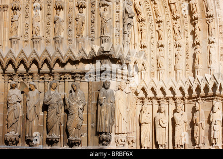 Évasement et arches sur la façade ouest de la cathédrale de Reims, l'UNESCO World Heritage Site, Reims, Marne, France Banque D'Images