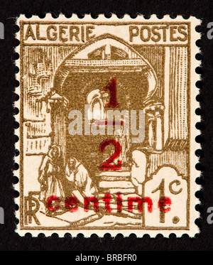 Timbre poste d'Algérie représentant une rue de casbah, Alger. Banque D'Images