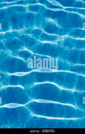 Reflets de lumière dans une piscine Banque D'Images