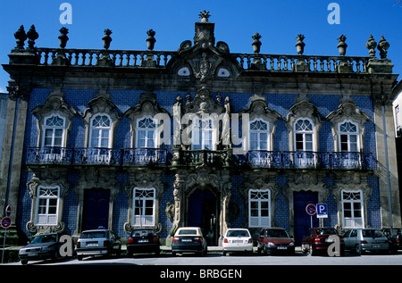 La façade carrelée de bleu de Palácio do Raio à Braga, dans le nord de la province du Minho au Portugal. Banque D'Images