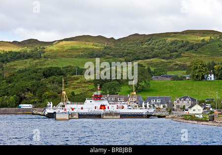 Caledonian MacBrayne car-ferry Loch Dunvegan se trouvant à l'embarcadère, Colintraive ARGYLL & BUTE Ecosse Banque D'Images