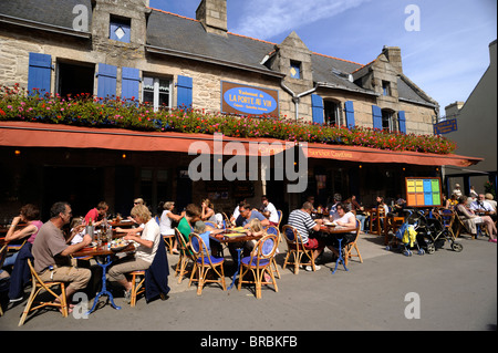 France, Bretagne (Bretagne), Finistère, Concarneau, Restaurant breton, touristes Banque D'Images