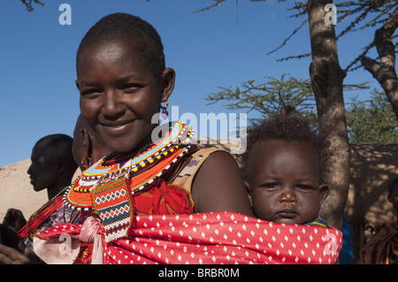 Samburu femme et bébé, Loisaba Wilderness Conservancy, Laikipia, Kenya, Afrique de l'Est Banque D'Images