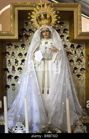 Vierge Marie statue en Warfhuizen Hermitage Catholique, Groningen, Pays-Bas Banque D'Images