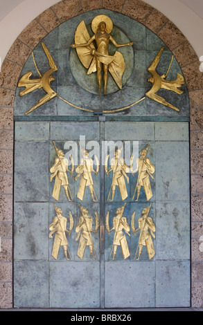 L'ascension du Christ et la tombe thébaine soldats par Philippe Kaeppelin basilique Saint-Maurice, porte sur l'abbaye, Valais, Suisse Banque D'Images