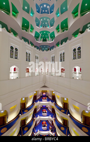 Atrium de l'hôtel Burj Al Arab, DUBAÏ, ÉMIRATS ARABES UNIS Banque D'Images