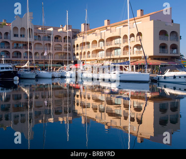 Vue sur la marina au soir, Hyères, Var, Provence, Côte-d'Azur, France, Méditerranée Banque D'Images