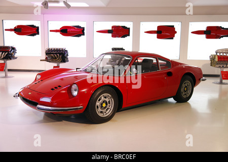 Rouge Ferrari Dino 246 GT 1971 MUSÉE GALLERIA MARANELLO ITALIE GALLERIA MUSEUM 07 Septembre 2010 Banque D'Images