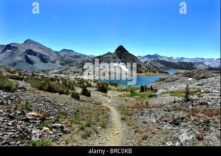 Randonnées en Gaylor Lake Sierra Nevada gamme Yosemite National Park Banque D'Images