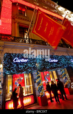 Les lumières de Noël et décorations à l'extérieur de la boutique Cartier, Cinquième Avenue, Manhattan, New York City, New York, USA Banque D'Images