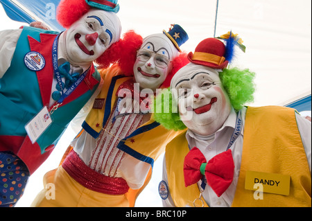 Des clowns à l'assemblée une grande parade de cirque, Milwaukee, Wisconsin, États-Unis Banque D'Images