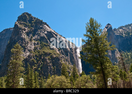 Bridalveil Falls, une cascade de Yosemite National Park, California, USA Banque D'Images