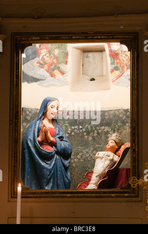 Statue d'Anne et Marie, église de saint franciscain Fabiano, sanctuaire de la Foresta, Rieti, Latium (Lazio), l'Italie, l'Europe. Banque D'Images