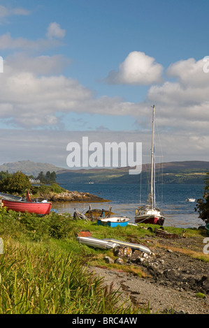 La pêche locale et les bateaux de plaisance transporté à terre à Salen Bay Ile de Mull, Inner Hebrides Argyll and Bute, Ecosse. 6707 SCO Banque D'Images