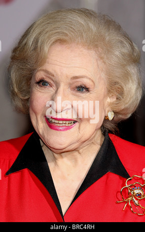 BETTY WHITE VOUS DE NOUVEAU PREMIÈRE MONDIALE HOLLYWOOD LOS ANGELES CALIFORNIA USA 22 Septembre 2010 Banque D'Images