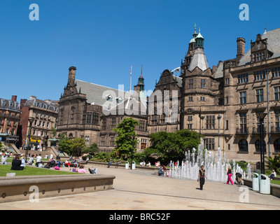 Les Jardins de la paix et de l'hôtel de ville dans le centre-ville de Sheffield, South Yorkshire, Angleterre, Royaume-Uni Banque D'Images