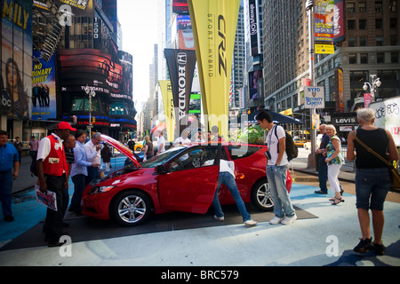 Le 2011 Honda CR-Z, un hybride sport automobile vu dans Times Square à New York Banque D'Images