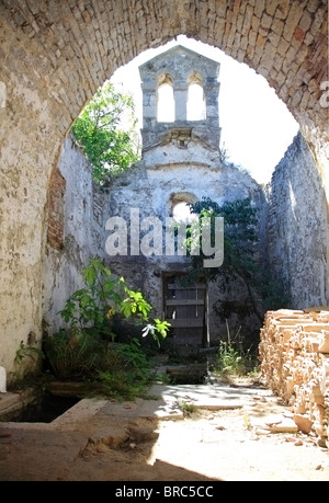 Ruines de l'ancien cloître à Osor près de Bijar Bay, Croatie Banque D'Images