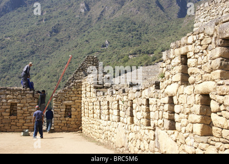 Ancienne maison des travailleurs de la restauration de l'Inca, les ruines Inca de Machu Picchu, Pérou, Amérique du Sud Banque D'Images