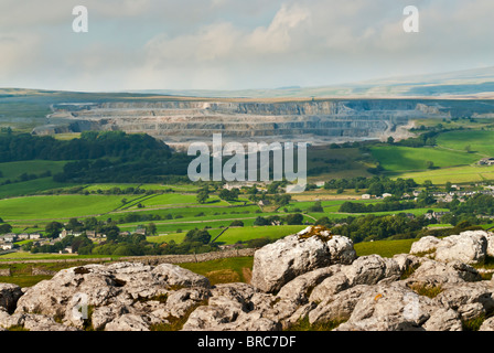 Carrière de calcaire près de Horton dans Ribblesdale. Yorkshire du Nord. Yorkshire Dales National Park Banque D'Images