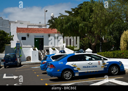 Dh San Bartolome Lanzarote Village poste de police local, des capacités et des voitures de police Banque D'Images