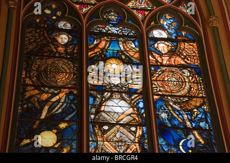 Fenêtre dans la Chapelle des Évêques Tombs Holy Cross Cathedral Orléans France Banque D'Images