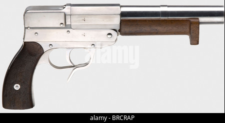 A 'Sternsignalpître' (pistolet à éclats de signal) Walther mod. SL, Kriegsmarine (Marine), calibre 4, no 1022. Numéros correspondants. Alésage de type miroir, longueur 230 mm. Broche de signal. Gauche sur le cadre marqué 'Waffenfabrik Walther Zella-Mehlis (Thür.) / 1939 - Walther - 1022'. A côté de cela : l'aigle d'acceptation de la Marine/'HK/M/III/3'. Entièrement en acier poli brossé de haute qualité (Nirosta), rayures légères dans les endroits. Avant-bras en noyer et panneaux de préhension, noircis, marques d'utilisation. Comme nouveau pistolet, avant-bras et panneaux de préhension en bon état. Compte tenu de la période limitée de 1936 - 44 pr total, Banque D'Images
