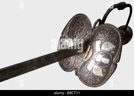Une petite épée avec hilt argenté, Europe du Nord, environ 1700 lame triangulaire mince (quelque peu corrodée). Noeud-fusée ciselé avec incrustations argentées (usées). Un buste au milieu de la décoration ornementale et des trophées martiaux est représenté d'un côté de la double coquille-garde, porte-fusée et pommel. Couvercle de poignée en fer plus tard. Longueur 101,5 cm. Historique, historique, XVIIIe siècle, robe épée, épées, throuillage, propulsions, petite épée, épée de cour, arme, armes, armes, armes, armes, militaire, militaria, objet, objets, photos, coupures, coupures, découpe, découpe, découpes, coupures, coupures, coupures, Banque D'Images