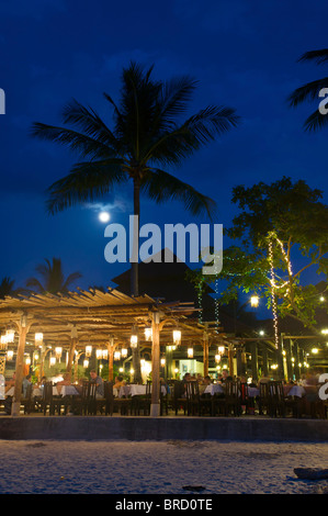 Restaurants à Ray Leh West Beach, Krabi, Thaïlande Banque D'Images