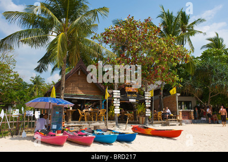 Bar de plage au Rai Leh West Beach, Krabi, Thaïlande Banque D'Images