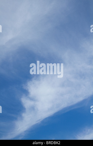 Nuages plumeux au début de l'automne au Royaume-Uni Banque D'Images