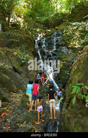 Tonsai chute d'eau, l'île de Phuket, Thaïlande Banque D'Images