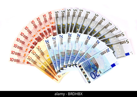 Un fan de Euro argent allant de 50Euros pour 5euros distribués contre un blanc backgorund Banque D'Images