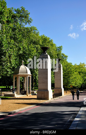 Les portes du Commonwealth War Memorial. Constitution Hill, City of Westminster, London, England, United Kingdom Banque D'Images