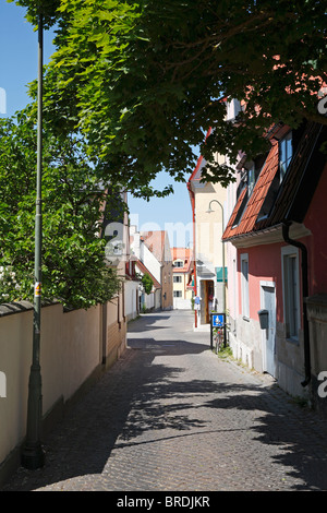 Lane dans la cité médiévale, la ville hanséatique de Visby sur l'île suédoise Gotland situé dans la mer Baltique. Sur la liste du patrimoine mondial de l'UNESCO. Banque D'Images