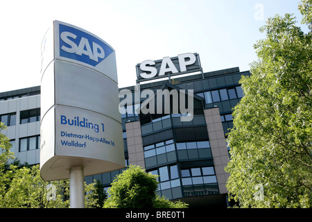 Logo de l'entreprise au siège de la société de logiciels SAP AG à Walldorf, Bade-Wurtemberg, Allemagne, Europe Banque D'Images